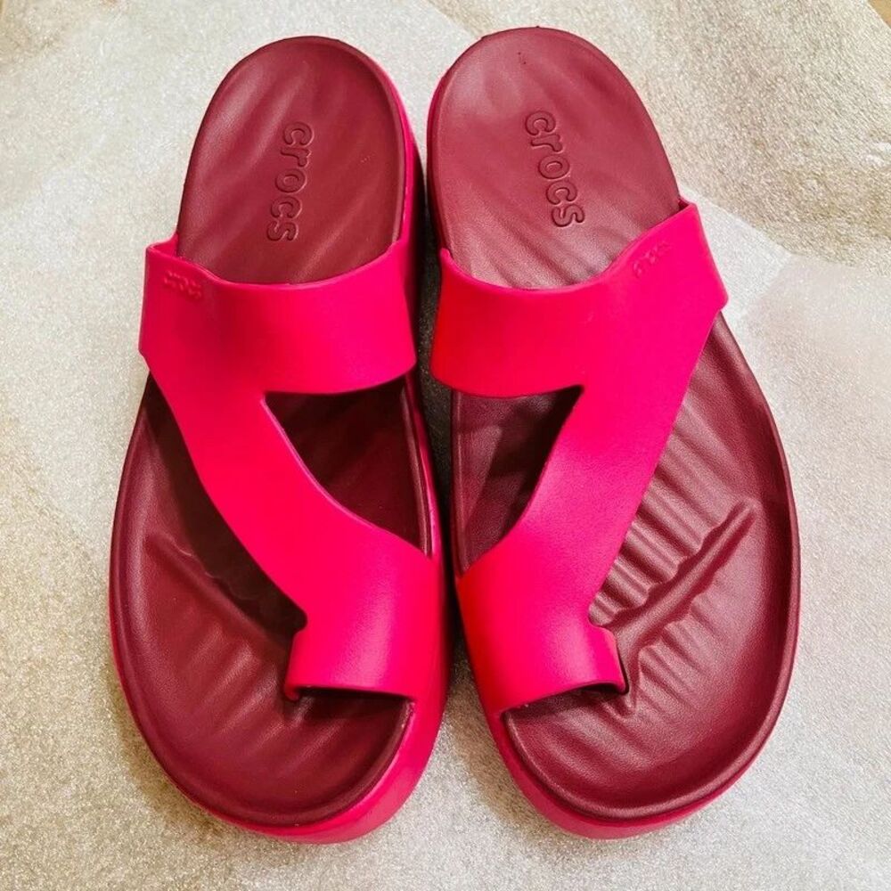 Pink Crocs Women’s Size 6 Slippers